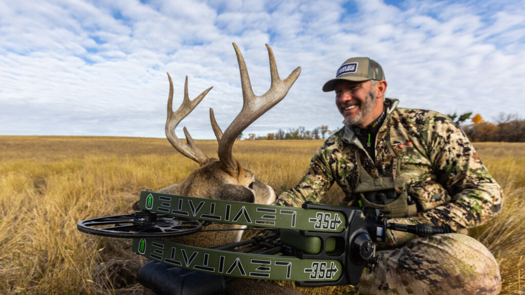School Of Nock 3 John Dudley shoots old montana whitetail buck with his PSE Carbon Levitate.