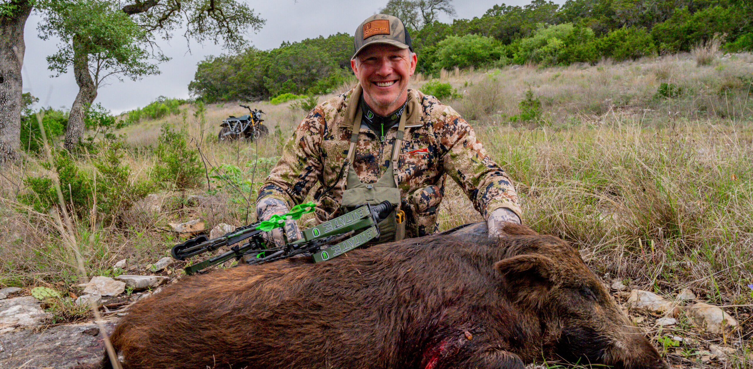 STICK N’ MOVE – BOWHUNTING FERAL HOGS