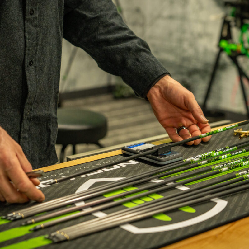 A table full of custom Nock On Sonic arrows.