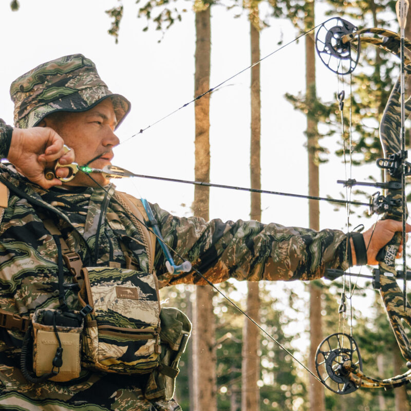 Jacko Willink at full draw with his custom Nock On PSE levitate bow.