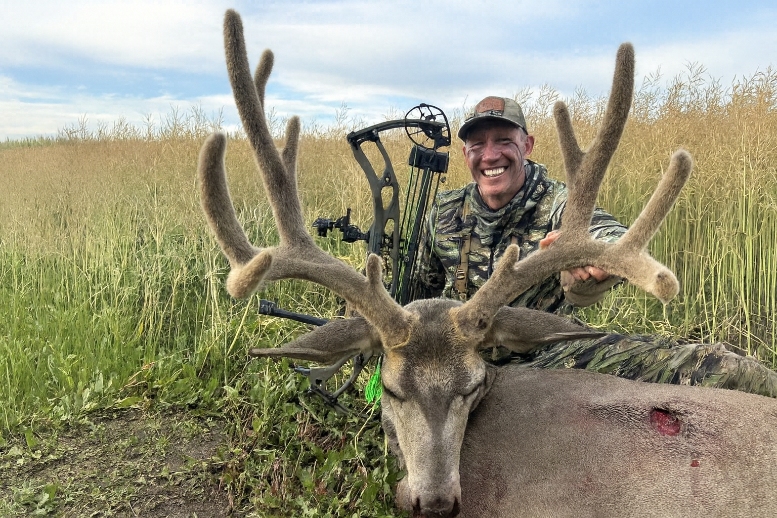 T2 Makes Quick Work of a GIANT Mule Deer (2024)